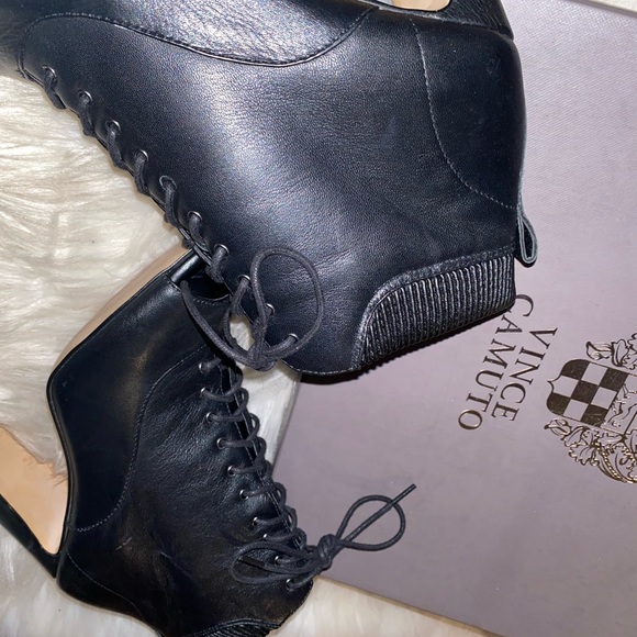 Shoes/Booties - Picture 5 of 10